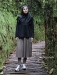 LINE_ALBUM_Sidra pants,scarf mono flower_251223_5