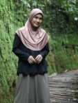 LINE_ALBUM_Sidra pants,scarf mono flower_251223_9