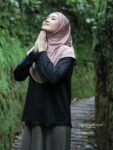 LINE_ALBUM_Sidra pants,scarf mono flower_260108_5