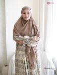 LINE_ALBUM_Shaumi,Sidra pants,scarf mono flower_260310_24