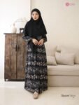 LINE_ALBUM_Shaumi,Sidra pants,scarf mono flower_260310_47