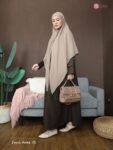 LINE_ALBUM_Noura, Nada blouse_260925_4